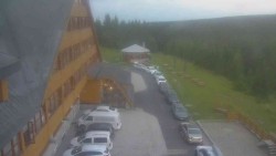 Parkoviště a hlavní vchod