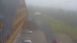 Parkoviště a hlavní vchod
