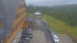 Parkoviště a hlavní vchod