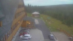 Parkoviště a hlavní vchod