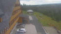 Parkoviště a hlavní vchod