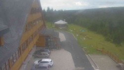 Parkoviště a hlavní vchod