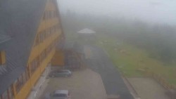 Parkoviště a hlavní vchod