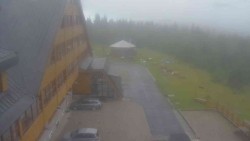 Parkoviště a hlavní vchod