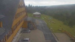 Parkoviště a hlavní vchod