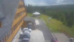 Parkoviště a hlavní vchod