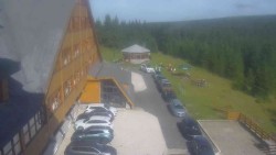Parkoviště a hlavní vchod