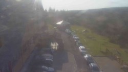 Parkplatz und Haupteingang