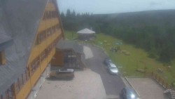 Parkoviště a hlavní vchod