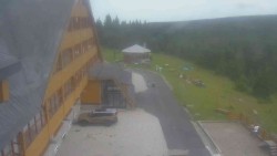Parkoviště a hlavní vchod