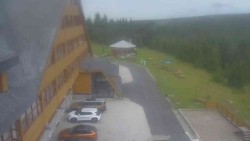Parkoviště a hlavní vchod