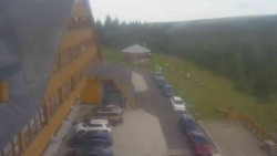 Parkoviště a hlavní vchod