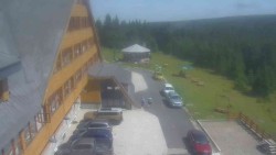 Parkoviště a hlavní vchod