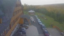 Parkoviště a hlavní vchod