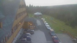 Parkoviště a hlavní vchod