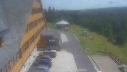 Parkoviště a hlavní vchod