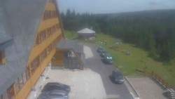 Parkplatz und Haupteingang