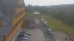 Parkoviště a hlavní vchod
