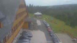 Parkplatz und Haupteingang