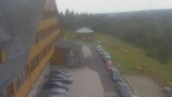 Parkplatz und Haupteingang