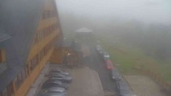 Parkoviště a hlavní vchod