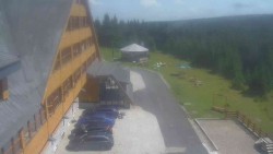 Parkoviště a hlavní vchod