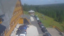 Parkoviště a hlavní vchod