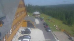 Parkoviště a hlavní vchod