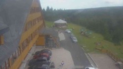 Parkoviště a hlavní vchod