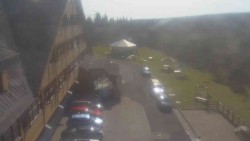 Parkoviště a hlavní vchod