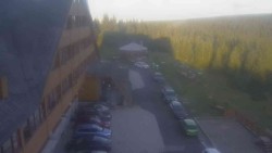 Parkoviště a hlavní vchod