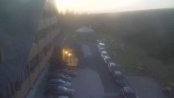 Parkoviště a hlavní vchod