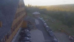 Parkoviště a hlavní vchod