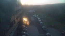 Parkoviště a hlavní vchod