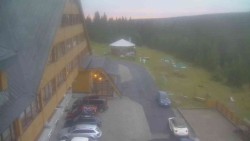 Parkoviště a hlavní vchod