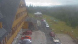 Parkoviště a hlavní vchod