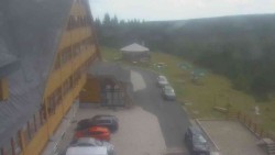 Parkoviště a hlavní vchod