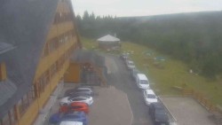 Parkoviště a hlavní vchod