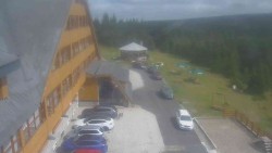 Parkoviště a hlavní vchod