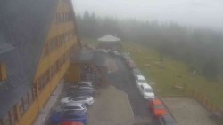 Parkoviště a hlavní vchod
