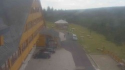 Parkoviště a hlavní vchod