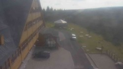 Parkoviště a hlavní vchod