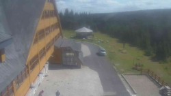 Parkoviště a hlavní vchod