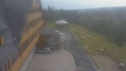 Parkoviště a hlavní vchod