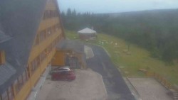 Parkoviště a hlavní vchod