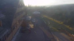 Parkoviště a hlavní vchod