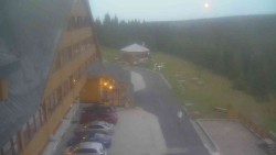 Parkoviště a hlavní vchod
