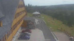 Parkoviště a hlavní vchod