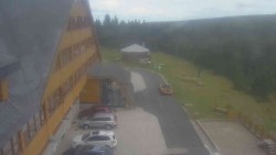 Parkoviště a hlavní vchod