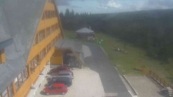 Parkoviště a hlavní vchod